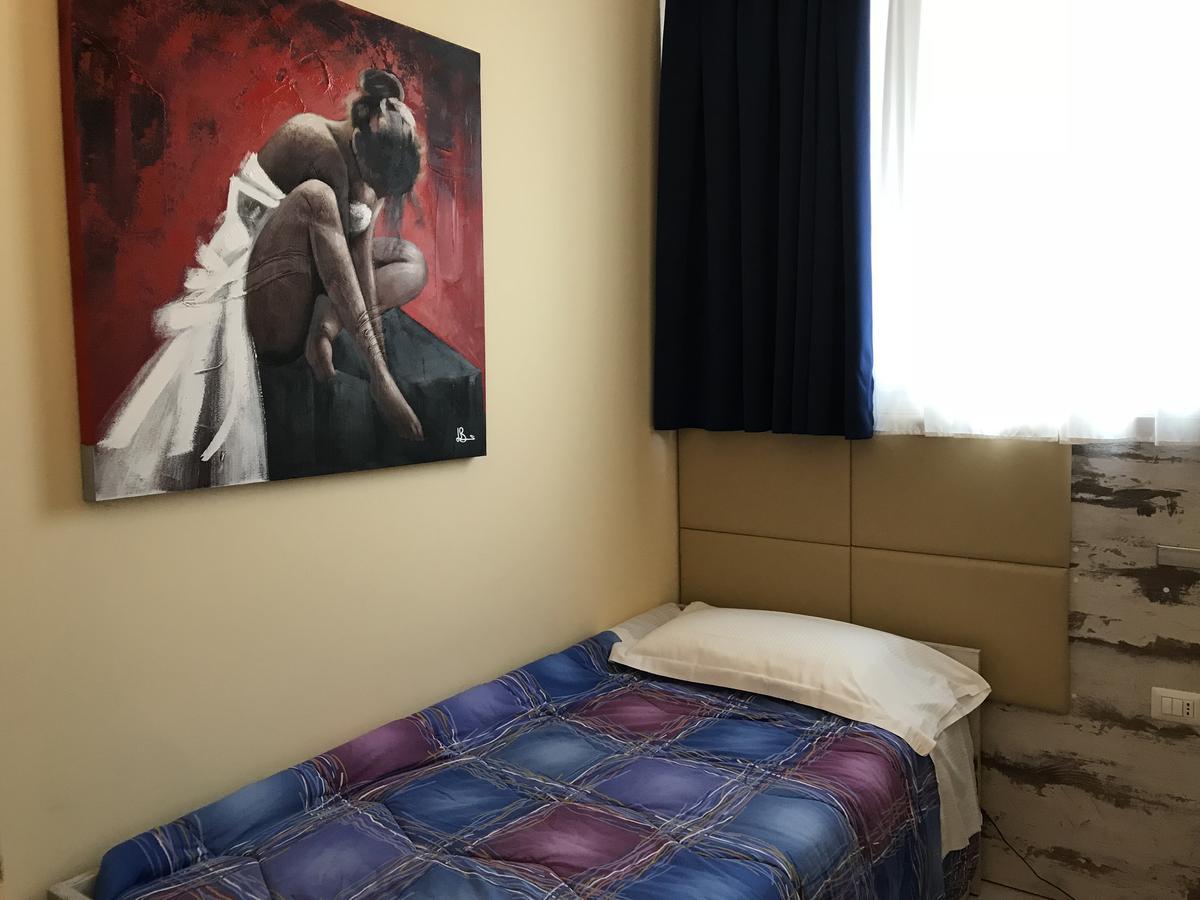 פייבה אמנואלה Hotel Elys מראה חיצוני תמונה