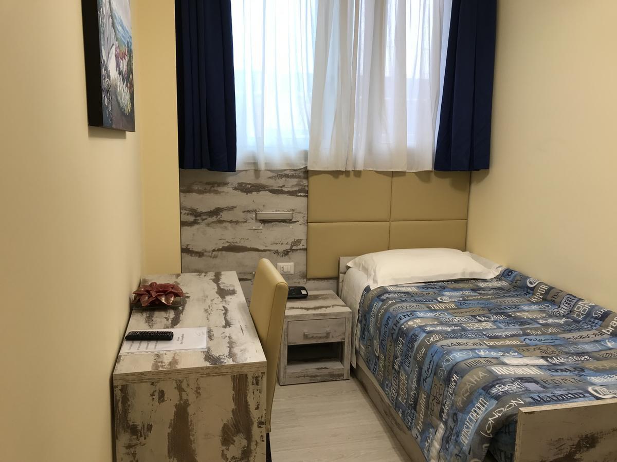 פייבה אמנואלה Hotel Elys מראה חיצוני תמונה