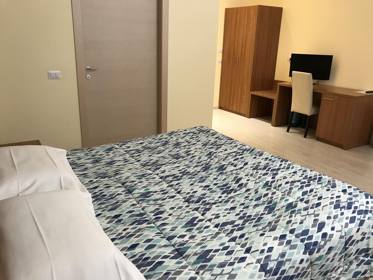 פייבה אמנואלה Hotel Elys מראה חיצוני תמונה