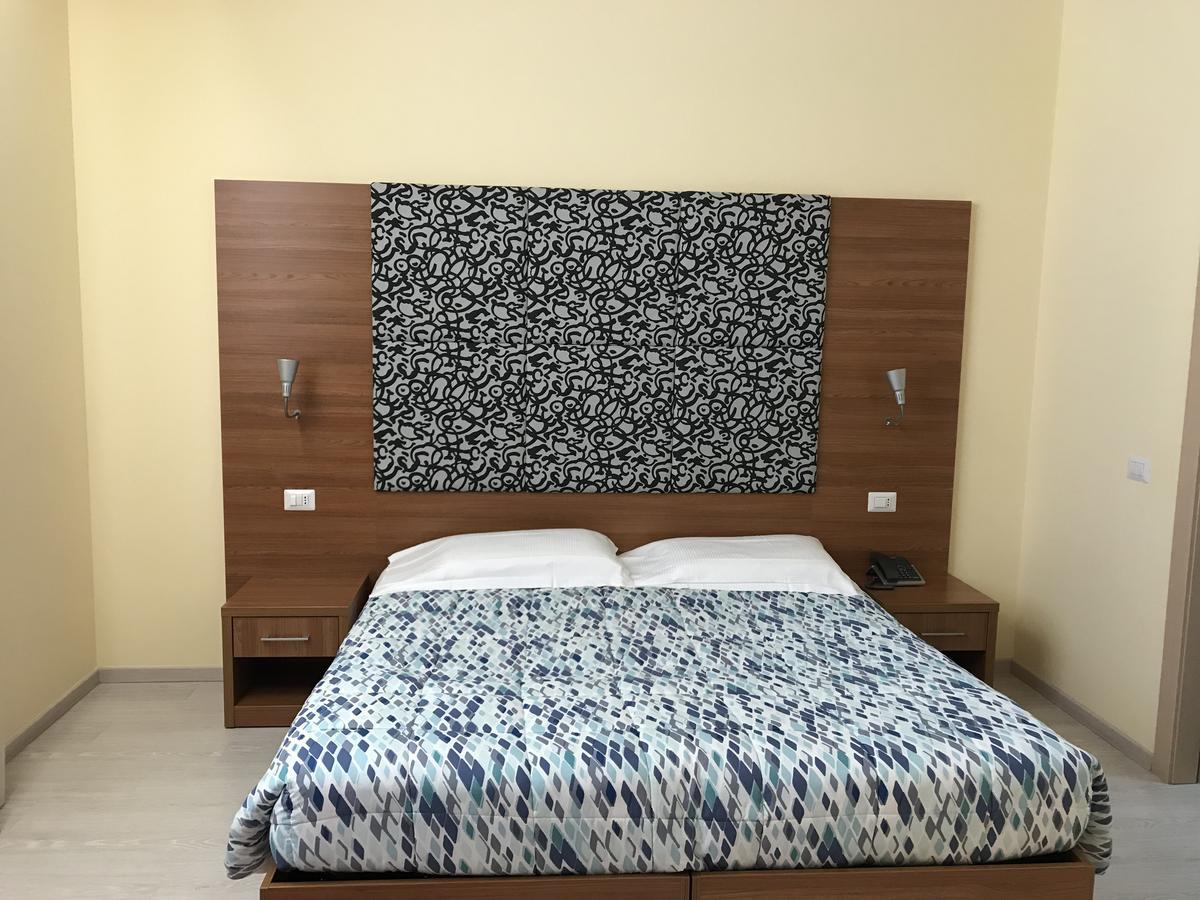 פייבה אמנואלה Hotel Elys מראה חיצוני תמונה