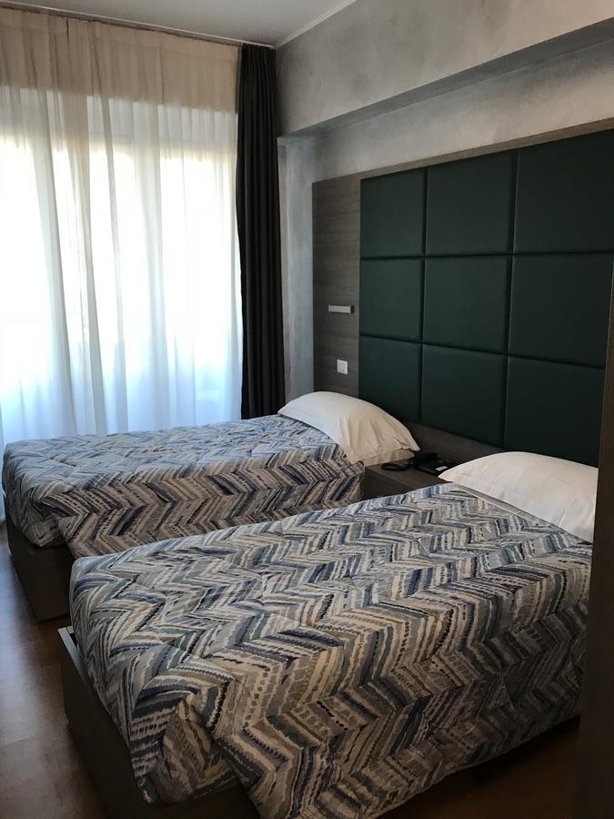 פייבה אמנואלה Hotel Elys מראה חיצוני תמונה