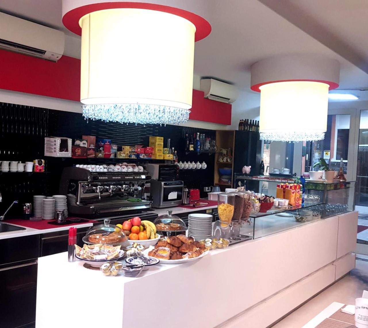פייבה אמנואלה Hotel Elys מראה חיצוני תמונה